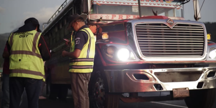 Autoridades llaman a denunciar irregularidades en el transporte al 1532 durante fin de año. Foto: DGT
